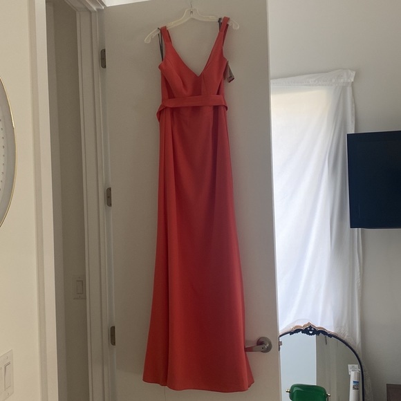 BNWT GORGEOUS Vera Wang White coral gown with belt size 8 - Picture 2 of 14